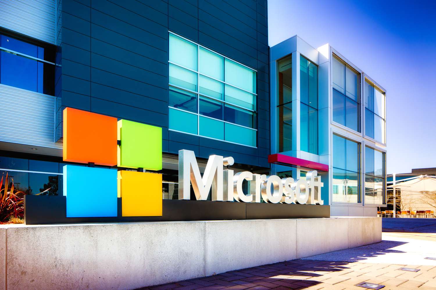 Bloomberg News : Microsoft's Role in Data Breach Part of US Cyber Inquiry