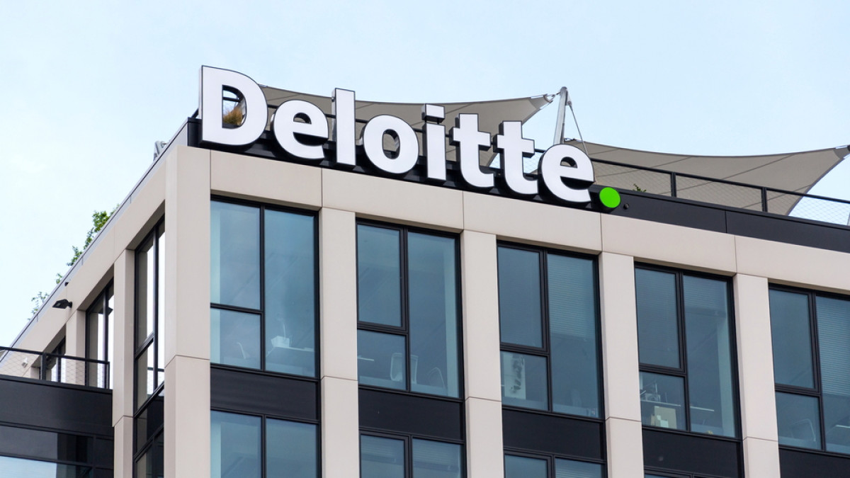 Deloitte to Hire Sales Incentive Analysts.