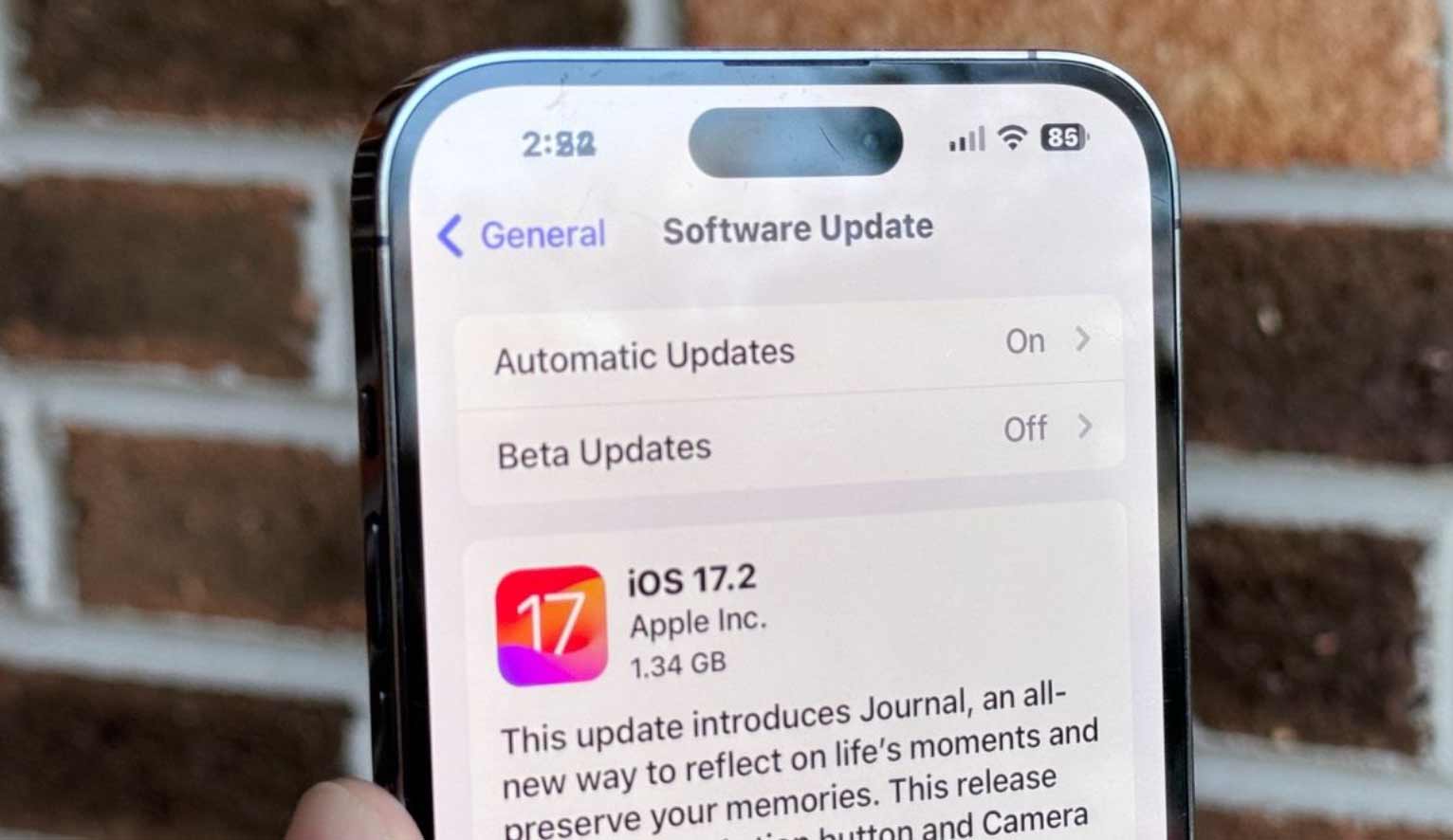 Apple iOS 17.2 Update Delays These Two Much-Awaited Features